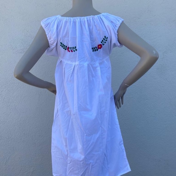 Mexican Embroidery Dress from Oaxaca - Picture 8 of 10